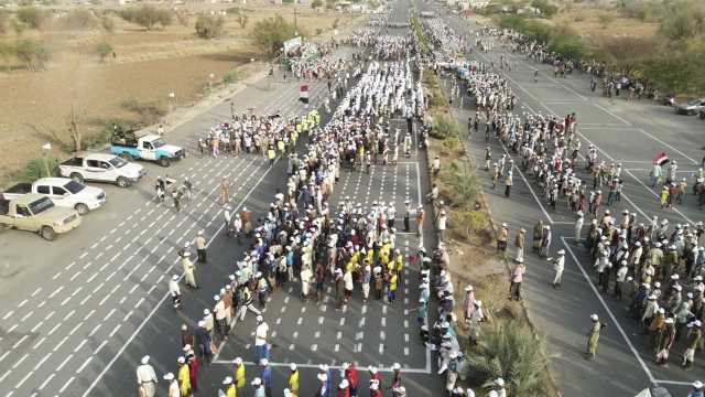 عرض مهيب لـ 18 ألف من خريجي قوات التعبئة دفعة الإمام الحسين بحجة ​”صور”