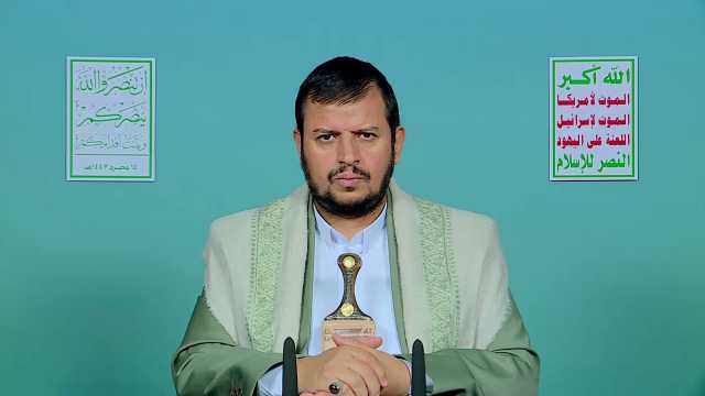 قائد الثورة: إغراق سفينتين من سفن الشركات المخالفة يؤكد ثبات الموقف في حظر الملاحة على العدو