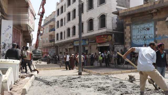 تدشين المرحلة الثانية من مشروع رصف شارع الدلة في مدينة دمت