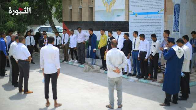 وقفة بجامعة الحديدة تندد باستمرار مجازر العدو الصهيوني في غزة والعدوان على الحديدة