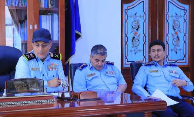 اجتماع برئاسة البراشي يناقش أداء شرطة المرور خلال العام الماضي وإعداد خطة العام 1447هـ