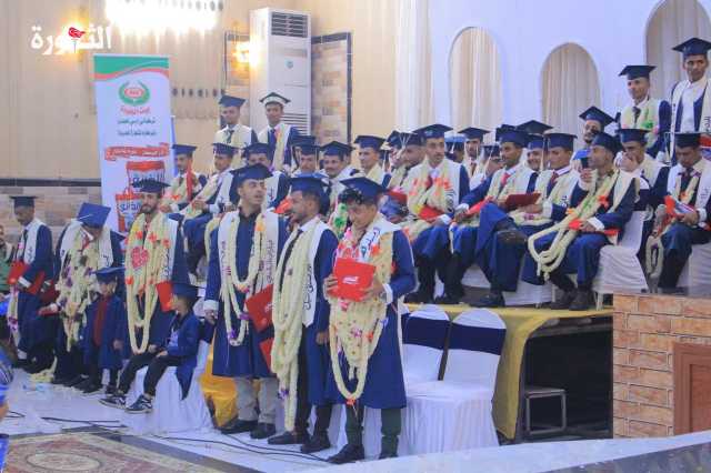 جامعة الحديدة تحتفي بتخريج الدفعة الـ26 من كلية الشريعة والقانون تحت شعار “التغيير والبناء”