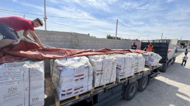 دخول عشرات الشاحنات المحملة بمساعدات إنسانية إلى غزة