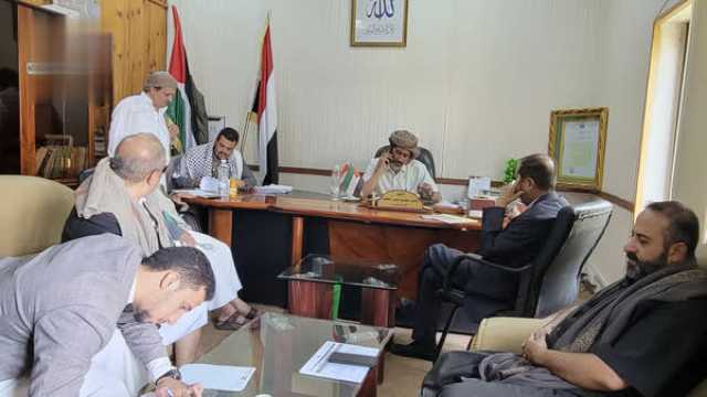 اجتماع لمناقشة سير العمل في طريق يحضر – جبل مطحن بذمار