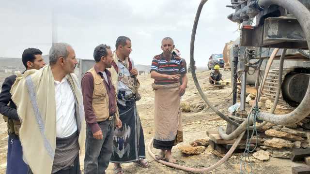 الاطلاع على سير العمل في موقع الفحص الجيولوجي في حرضة دمت