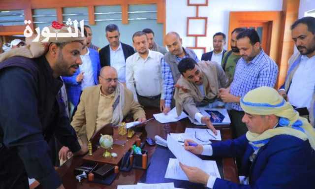 وزير الاقتصاد يلتقي المواطنين خلال اليوم المفتوح