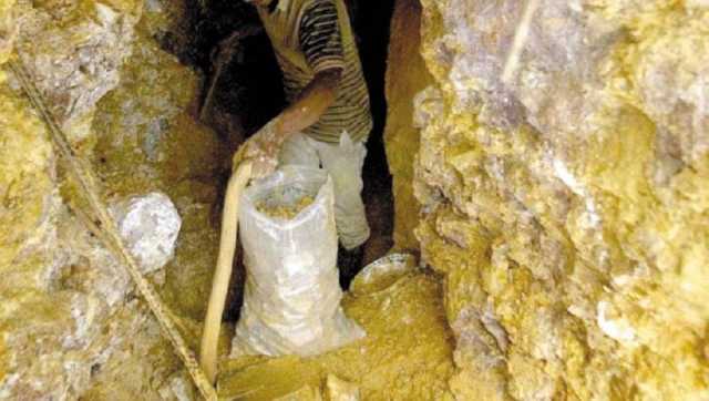 احتجاجات أبناء القبائل في شبوة الإمارات تستولي على مناجم الذهب في حضرموت