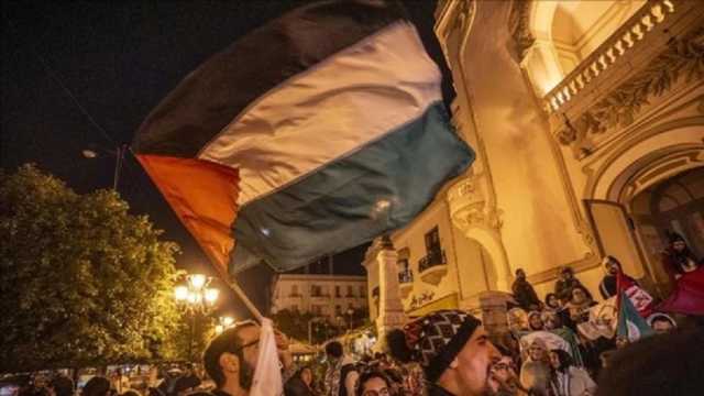 لليوم الثامن..تونسيون يواصلون الاعتصام أمام سفارة واشنطن دعما لغزة