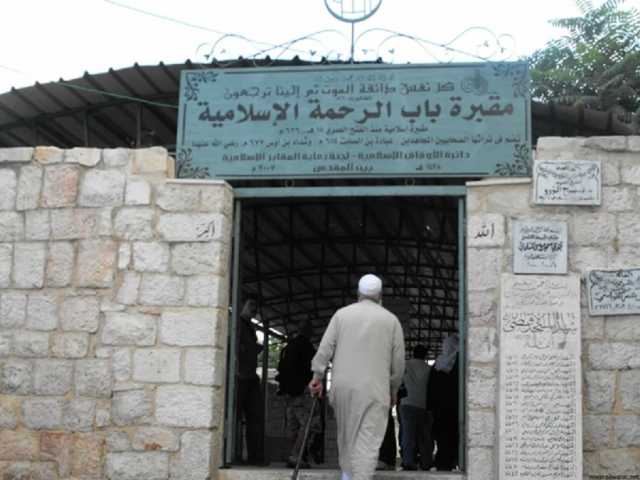 عشرات المستوطنين يقتحمون مقبرة باب الرحمة قرب المسجد الأقصى