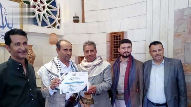 وزير الثقافة يكرم مسؤول القطاع الثقافي بذمار