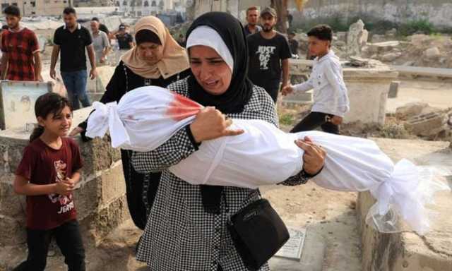 بينهم 14 من حراس المساعدات.. 61 شهيداً فلسطينياً بقصف صهيوني على غزة