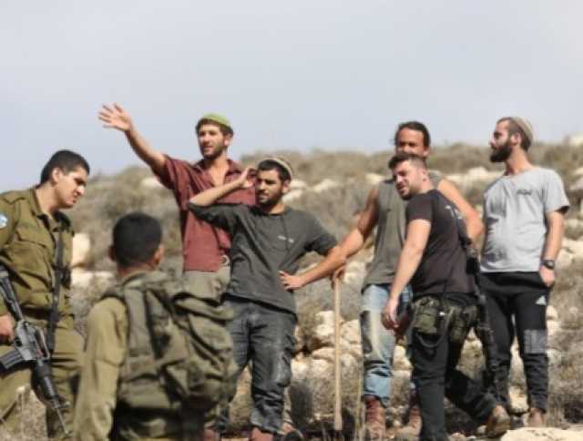 مستوطنون يجرفون أراضي الفلسطينيين في الخليل ويسرقون خيمة ومعدات زراعية في الأغوار