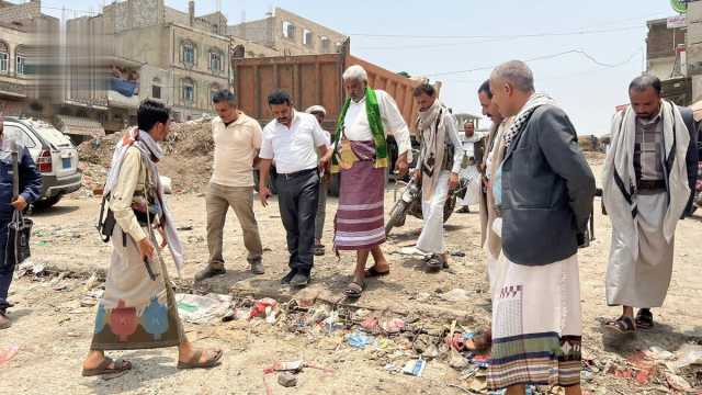قحيم يتفقد سير العمل في تأهيل الشارع العام في مدينة الشرق بذمار