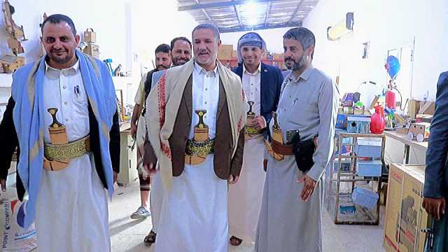 وزير الشباب ومحافظ ذمار يتفقدان مدرسة الثلايا ومكتبة البردوني ويبحثان الأنشطة الشبابية في ذكرى المولد النبوي
