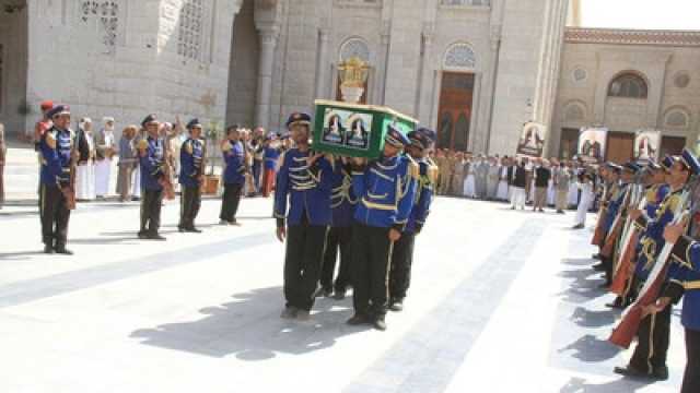 بموكب جنائزي مهيب.. تشييع جثمان فقيد الوطن الشيخ محمد محمد الزايدي