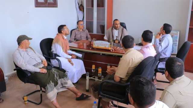 محافظ الحديدة يتفقد مكاتب الضرائب ويؤكد الحرص على تذليل الصعوبات