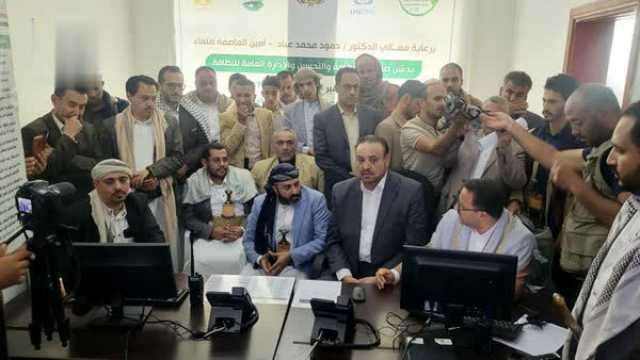 عباد يدشن خدمة الشكاوى بصندوق ومشروع النظافة