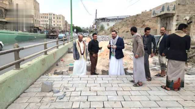 عباد يتفقد أعمال الرصف الحجري والترميمات الاسفلتية في مديرية آزال