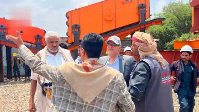 المحاقري وقحيم يزوران مصنع إنتاج الكسارات وخطوط إنتاج الخرسانة