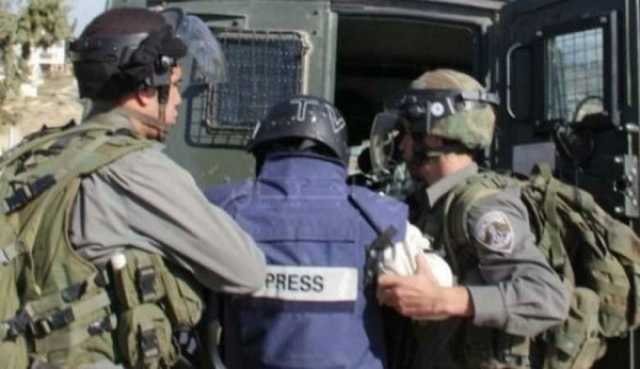 نادي الأسير الفلسطيني: العدو الصهيوني يواصل اعتقال 55 صحفيًا في سجونه