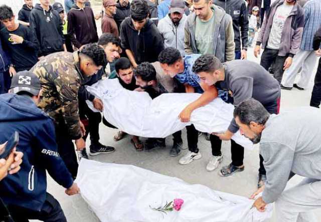 شلال دم لا يتوقف في غزة:حصيلة ضحايا لقمة العيش تقترب من ألفي شهيد وأكثر من 14 ألف جريح والجوع يقضي على 240 فلسطينياً منهم 107 أطفال