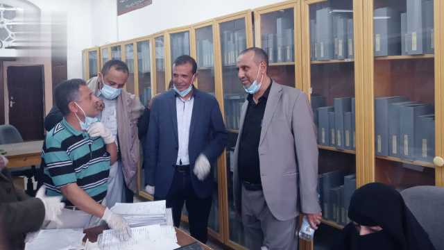 وزير الثقافة يزور دار المخطوطات ومركز الحرف اليدوية بمدينة صنعاء