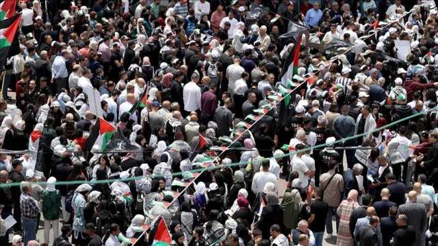 آلاف الفلسطينيين يتظاهرون بالضفة رفضا للإبادة الصهيونية بغزة