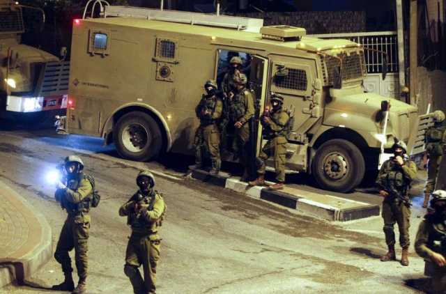 إصابة فلسطيني بالرصاص و10 آخرين بالاختناق خلال اقتحام العدو الإسرائيلي مدنا في الضفة