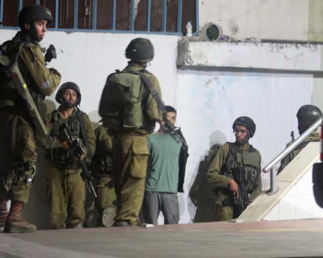 العدو الإسرائيلي يحتجز 44 مواطنًا فلسطينيا خلال اقتحام مخيم الدهيشة جنوب بيت لحم