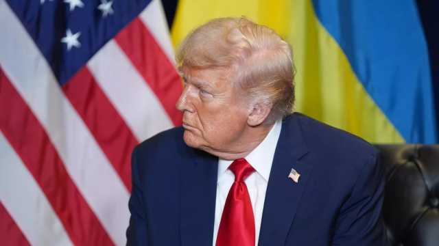 ترامب يعلن عن مفاوضات مع الديمقراطيين لإنهاء الإغلاق الحكومي في البلاد