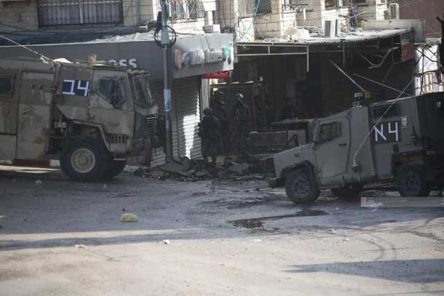 العدو الإسرائيلي يعتقل 6 مواطنين فلسطينيين في نابلس وطولكرم