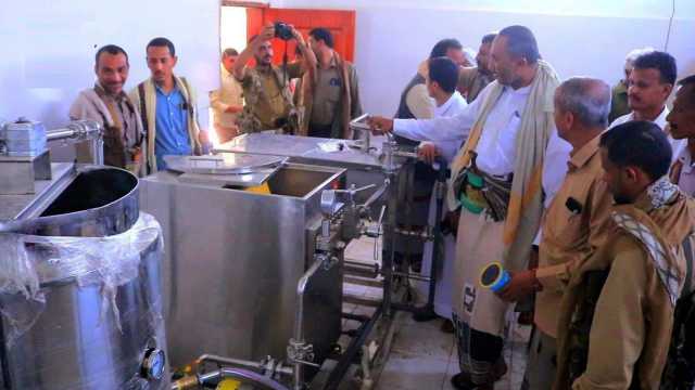 محافظ الحديدة يطلع على تجهيز المشاريع الإنتاجية لجمعية باجل الزراعية