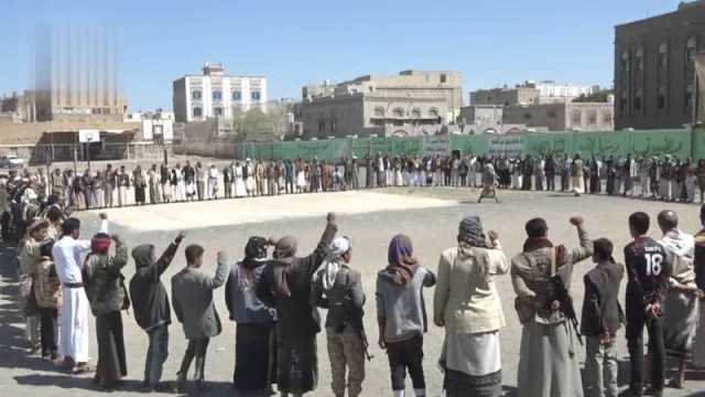 وقفة مسلحة في رداع تأكيدًا على الجهوزية والعهد لدماء الشهداء