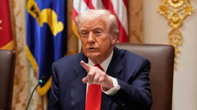 الرئيس الأميركي يرفض استثناء هنغاريا من عقوبات النفط الروسي