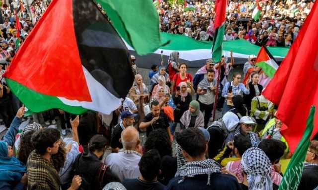 لليوم الثالث.. تونسيون يعتصمون أمام سفارة واشنطن دعما لناشطي أسطول الصمود