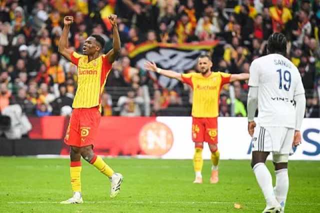 لانس يفوز على باريس ويحتل المركز الرابع في الدوري الفرنسي