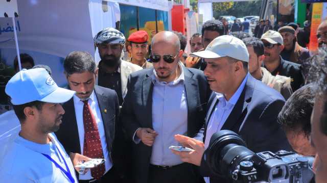 القائم بأعمال وزير الاقتصاد يزور معرض الأسر المنتجة
