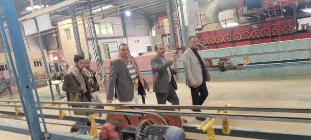القائم بأعمال وزير الاقتصاد يطلع على وضع أحد المصانع المتعثرة