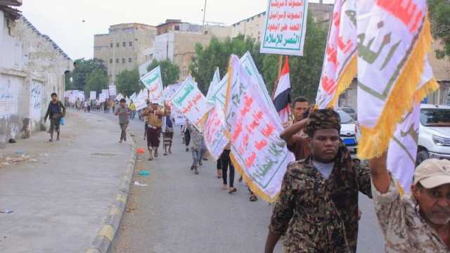مسيران لخريجي دورات “طوفان الأقصى” في مديريتي الميناء والحالي