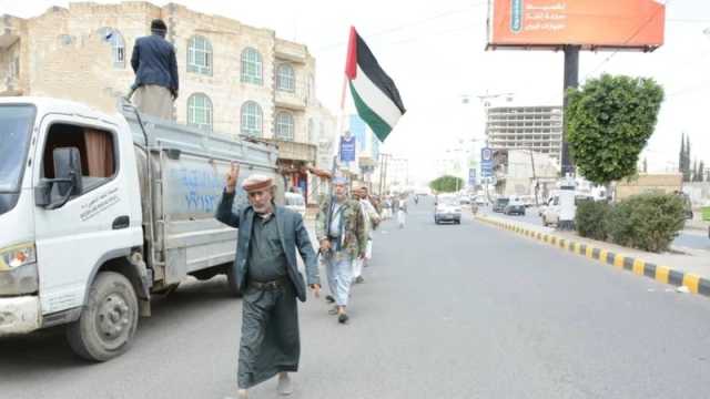مسير راجل ووقفة مسلحة في صنعاء الجديدة تضامنًا مع الشعب الفلسطيني
