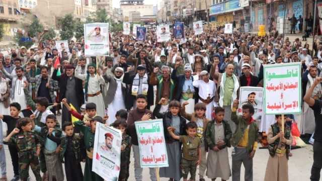 مسيرات حاشدة في الضالع تحت شعار “عامان من العطاء.. ووفاء لدماء الشهداء”