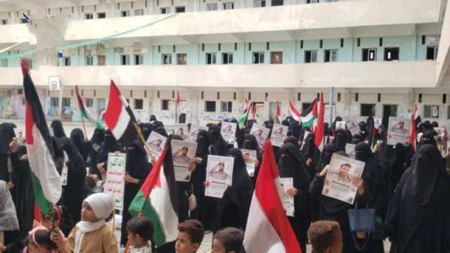 وقفة نسائية في الحديدة وفاء لدماء الشهداء وتتويجا لعامين من العطاء