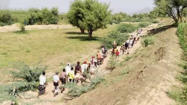 وقفة ومسير شعبي لخريجي دورات التعبئة في مديرية جبل راس بالحديدة
