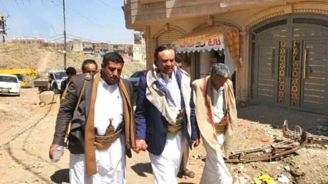 أمين العاصمة يتفقد سير العمل بمشروعي صرف صحي في مديريتي الوحدة ومعين