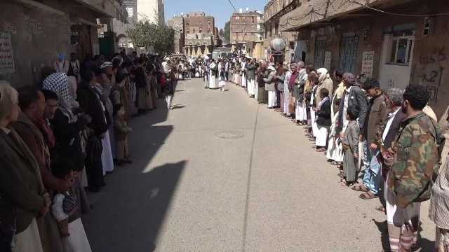 وقفات في أمانة العاصمة وفاء لدماء الشهداء وثباتاً على الموقف