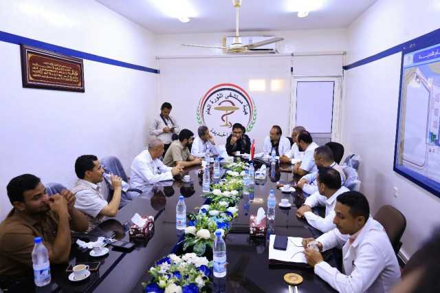 وكيل الصحة يطلع على الخدمات التي تقدمها هيئة مستشفى الثورة في الحديدة