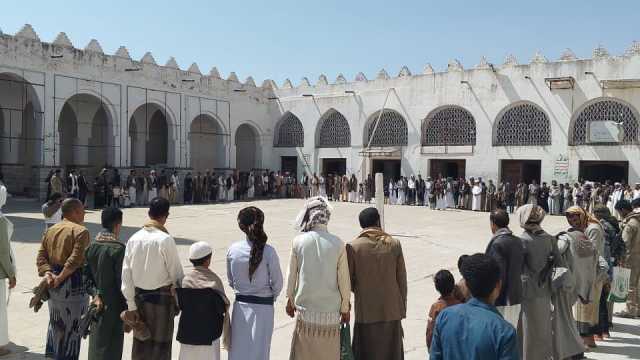 وقفات شعبية في تعز وفاءً لدماء الشهداء واستمرارًا في التعبئة