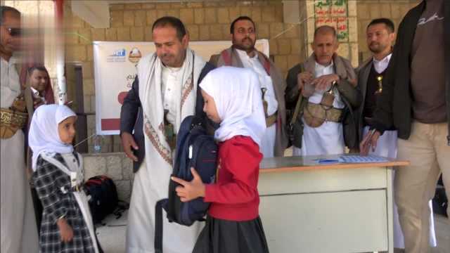 مؤسسة اليتيم تدشن توزيع الحقيبة المدرسية في عمران