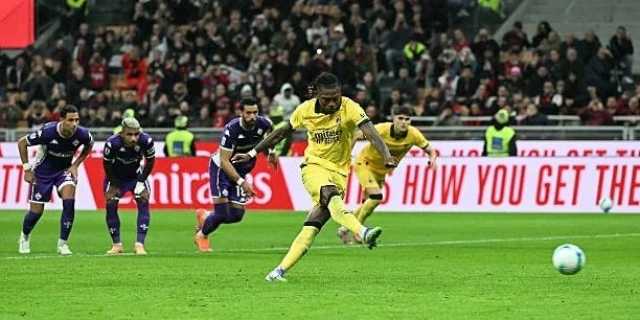 ميلان يهزم فيورنتينا وينفرد بصدارة الدوري الإيطالي
