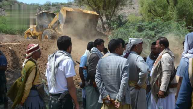 الاطلاع على مشاريع استصلاح الأراضي الزراعية والتمكين الاقتصادي في مقبنة